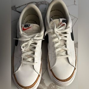 Nike court legacy